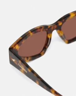 Nanushka Crista - Bio-Plastic D-Frame Sunglasses - Dark Amber 6 Nanushka Crista - Bio-Plastic D-Frame Sunglasses - Dark Amber -Nanushka Fashion Store CRISTA DARK AMBER BIO PLASTIC 03