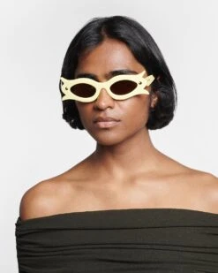 Nanushka Tully - Bio-Plastic Floral-Shaped Sunglasses - Moonbeam 10 Nanushka Tully - Bio-Plastic Floral-Shaped Sunglasses - Moonbeam -Nanushka Fashion Store NU24PFSG00111 TULLY MOONBEAM BIO PLASTIC 1 1