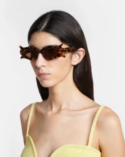 Nanushka Tully - Bio-Plastic Floral-Shaped Sunglasses - Dark Amber 10 Nanushka Tully - Bio-Plastic Floral-Shaped Sunglasses - Dark Amber -Nanushka Fashion Store NU24PFSG00177 TULLY DARK AMBER BIO PLASTIC 1 1