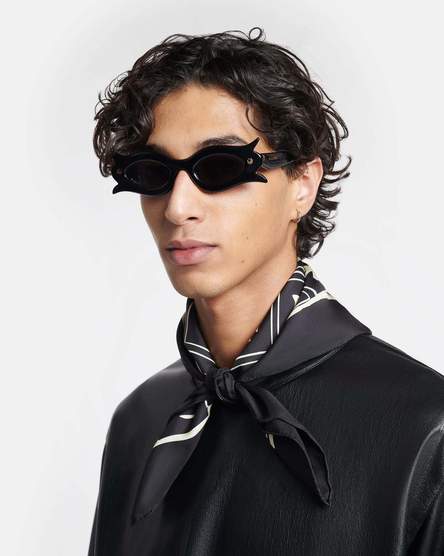 Nanushka Tully - Bio-Plastic Floral-Shaped Sunglasses - Black 5 Nanushka Tully - Bio-Plastic Floral-Shaped Sunglasses - Black - Image 5