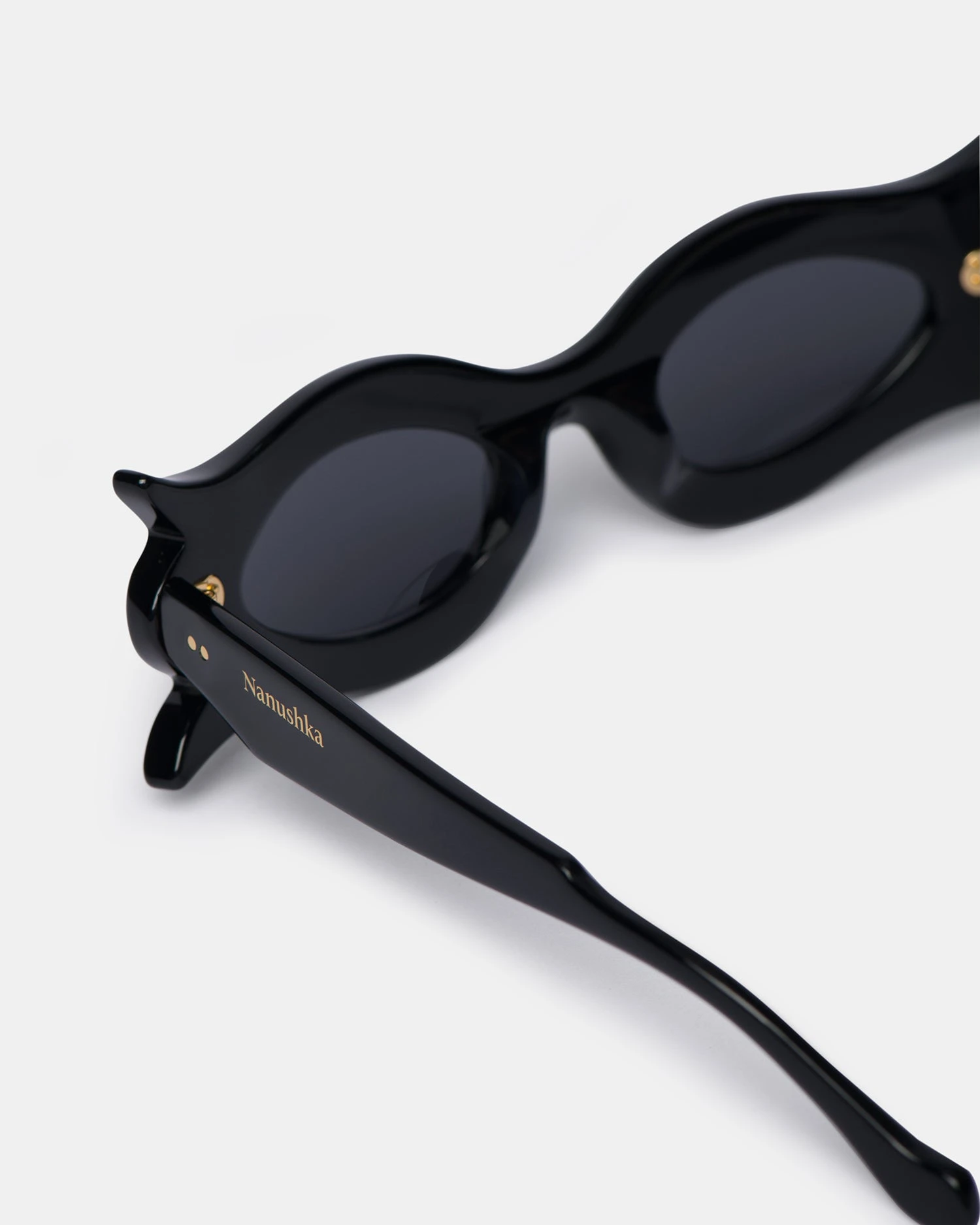 Nanushka Tully - Bio-Plastic Floral-Shaped Sunglasses - Black 3 Nanushka Tully - Bio-Plastic Floral-Shaped Sunglasses - Black - Image 3