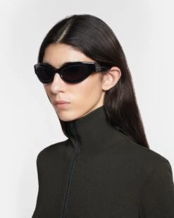 Nanushka Trysta - Bio-Plastic Wrap Sunglasses - Black 10 Nanushka Trysta - Bio-Plastic Wrap Sunglasses - Black -Nanushka Fashion Store NU24PFSG00299 TRYSTA BLACK BIO PLASTIC 1 1