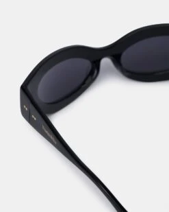 Nanushka Trysta - Bio-Plastic Wrap Sunglasses - Black 8 Nanushka Trysta - Bio-Plastic Wrap Sunglasses - Black -Nanushka Fashion Store NU24PFSG00299 TRYSTA BLACK BIOPLASTIC 03