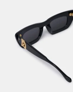 Nanushka Londyn - Bio-Plastic Oversized Cat-Eye Sunglasses - Black -Nanushka Fashion Store NU24PFSG00399 LONDYN BLACK BIOPLASTIC 03