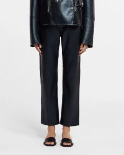 Nanushka Vinni - Okobor™ Alt-Leather Pants - Black 6 Nanushka Vinni - Okobor™ Alt-Leather Pants - Black -Nanushka Fashion Store NW22CRPA00299 VINNI BLACK OKOBOR 04