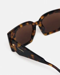 Nanushka Carmel - Bio-Plastic Rectangle-Frame Sunglasses - Dark Amber -Nanushka Fashion Store NW24RSSG00177 CARMEL DARKAMBER BIOPLASTIC 03