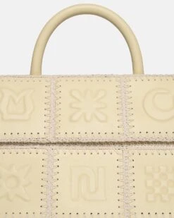 Nanushka The SANDI Symbol - Top Handle Bag - Moonbeam -Nanushka Fashion Store NW25CRBG01411SANDISYMBOL MOONBEAM CREME ALT NAPPA CROCHET 04 8dfbf516 07c6 4c01 b3fe f4afba2224e8