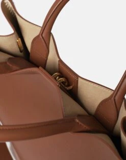 Nanushka The Compass Tote - Crochet Tote Bag - Tan/Crème 10 Nanushka The Compass Tote - Crochet Tote Bag - Tan/Crème -Nanushka Fashion Store THECROCHETTOTE TAN CREME ALT NAPPA 03