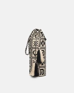 Nanushka Wayuu Symbol Maxi - Crocheted Bucket Bag - Kopjafa Black/Creme